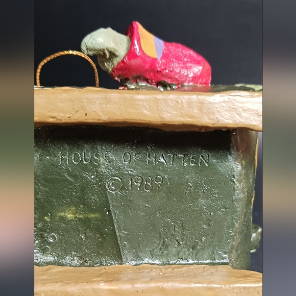 1989 House of Hatten 4" Ornament SANTA in SWAN SLEIGH Wood Christmas Decor - Picture 4 of 6